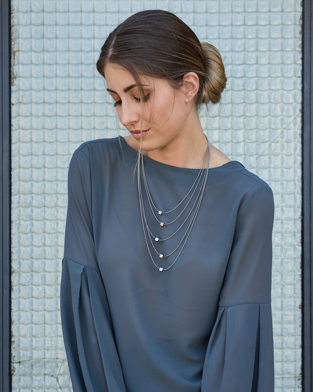 Wave Short necklace in steel, worn
