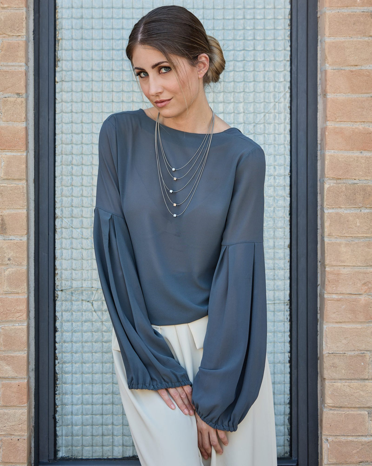 Wave Short necklace in steel, worn