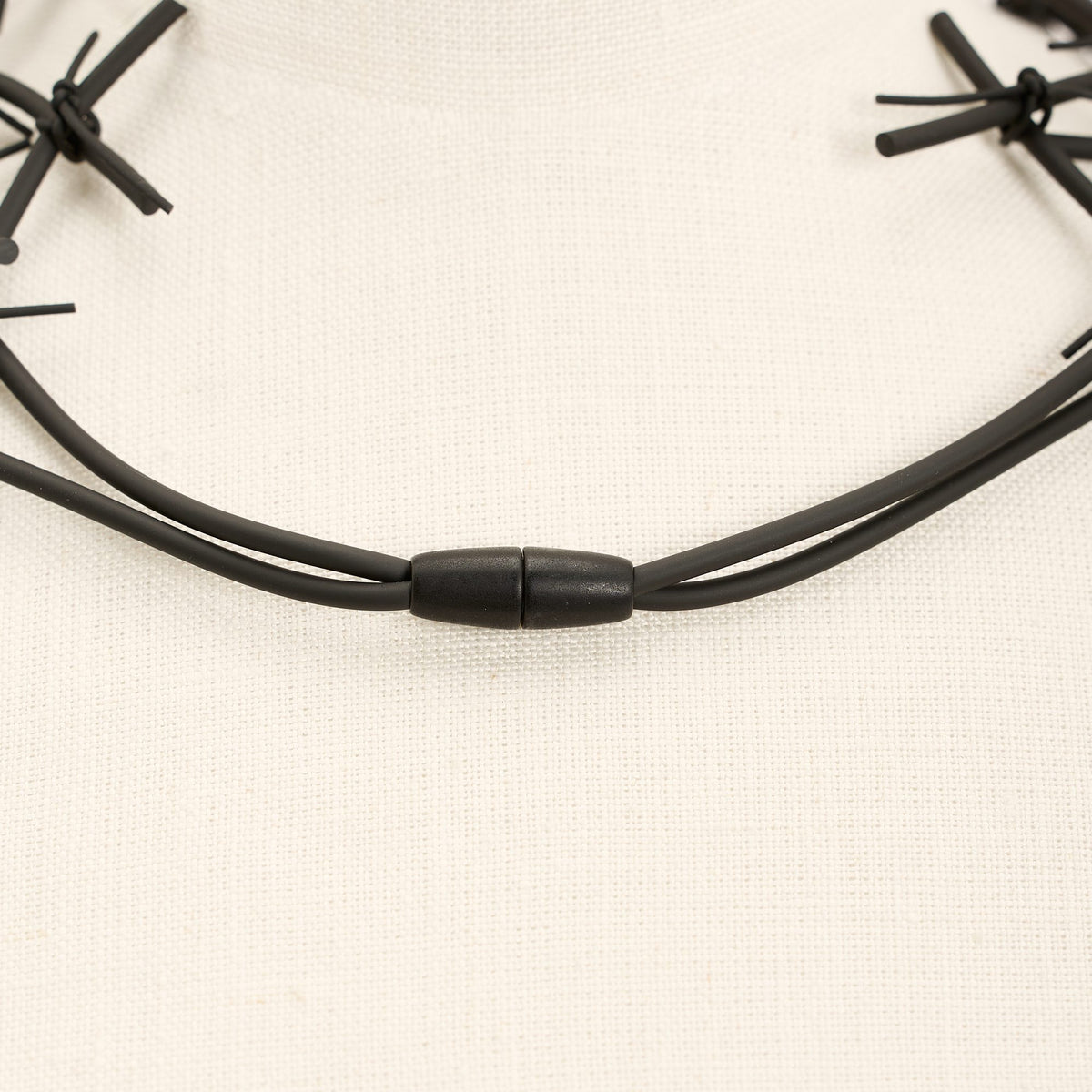 X Necklace, black