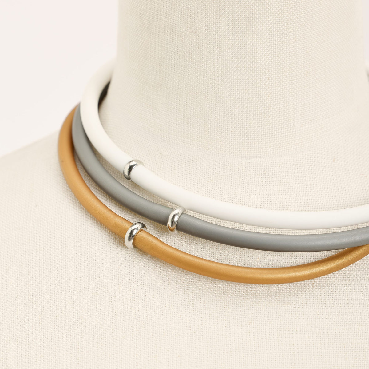 Collana Zoe Rubber, oro, bianco e argento