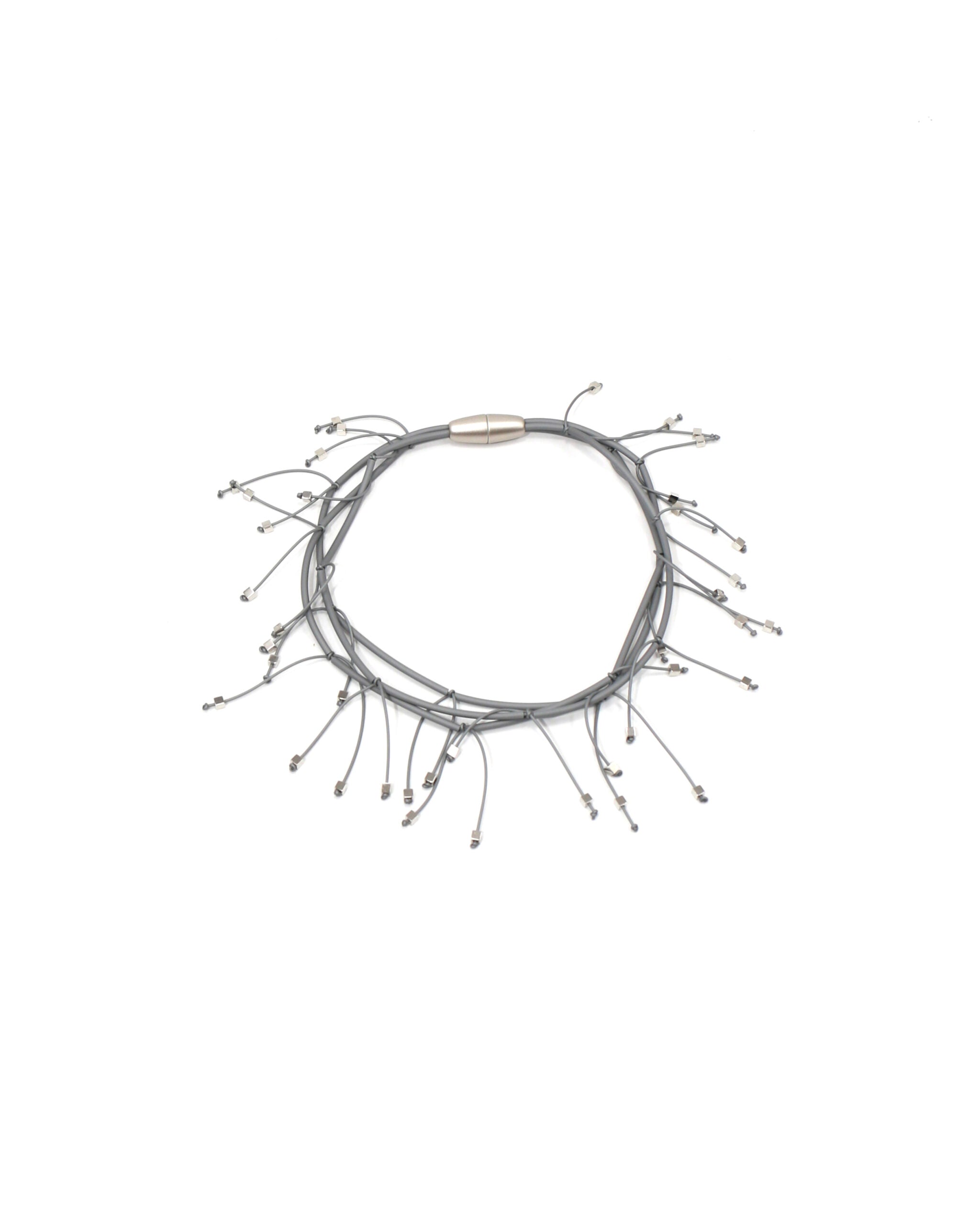 Luce collana corta