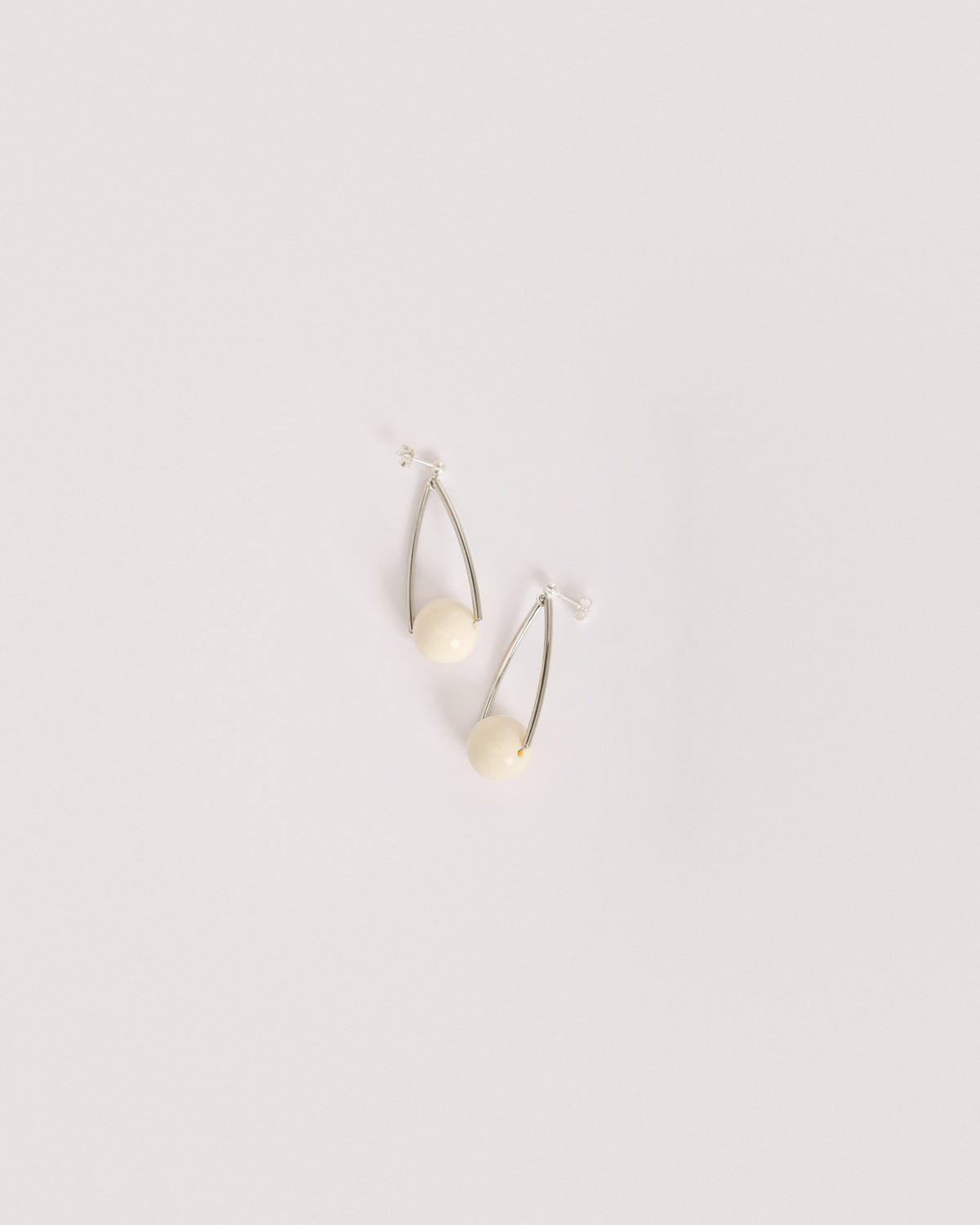 Woman wearing Uno due tre Earrings