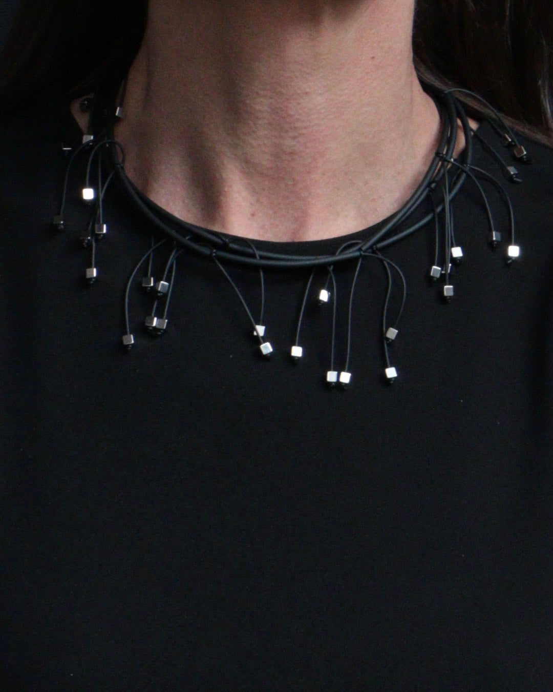 Luce collana corta