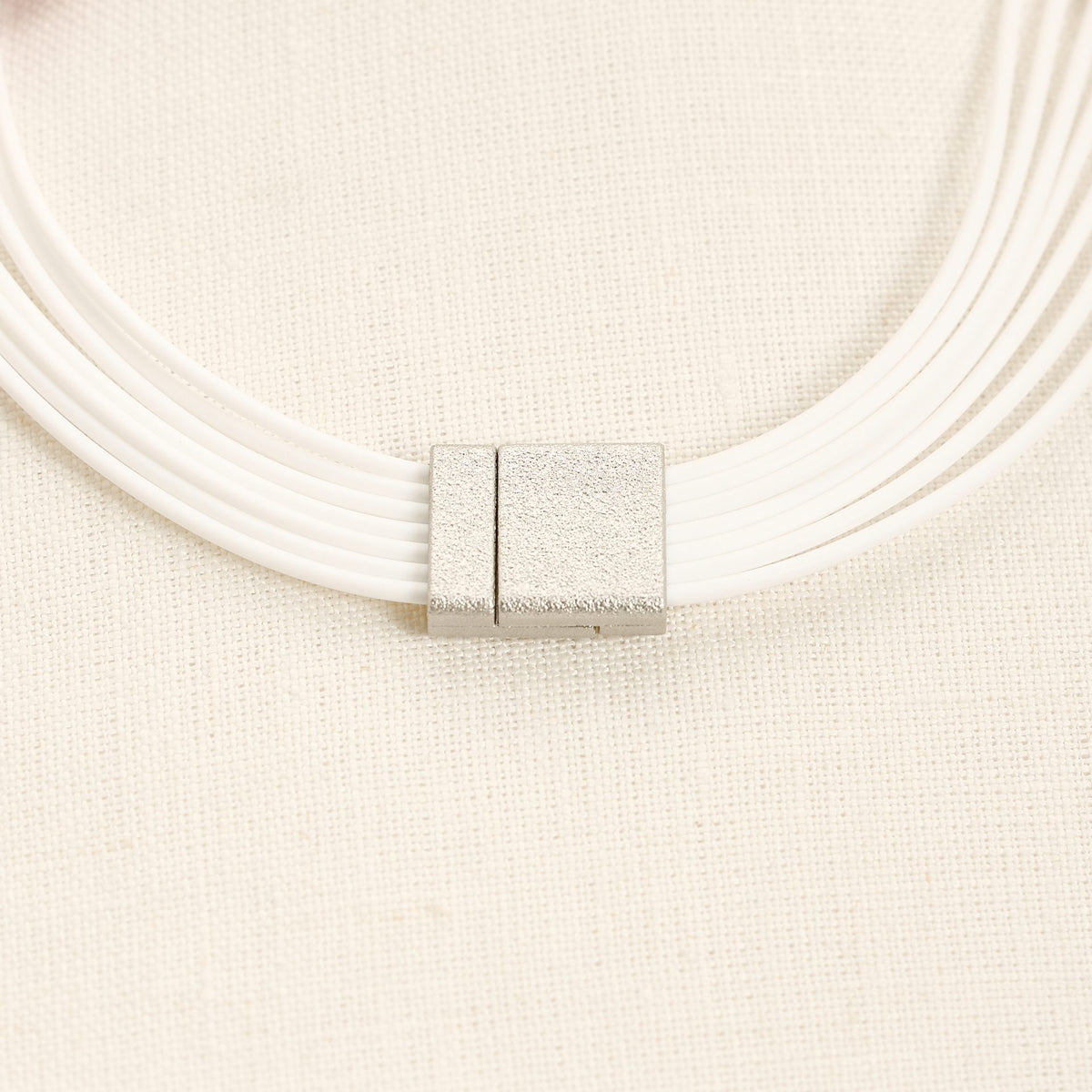 Afrika+ Necklace, white