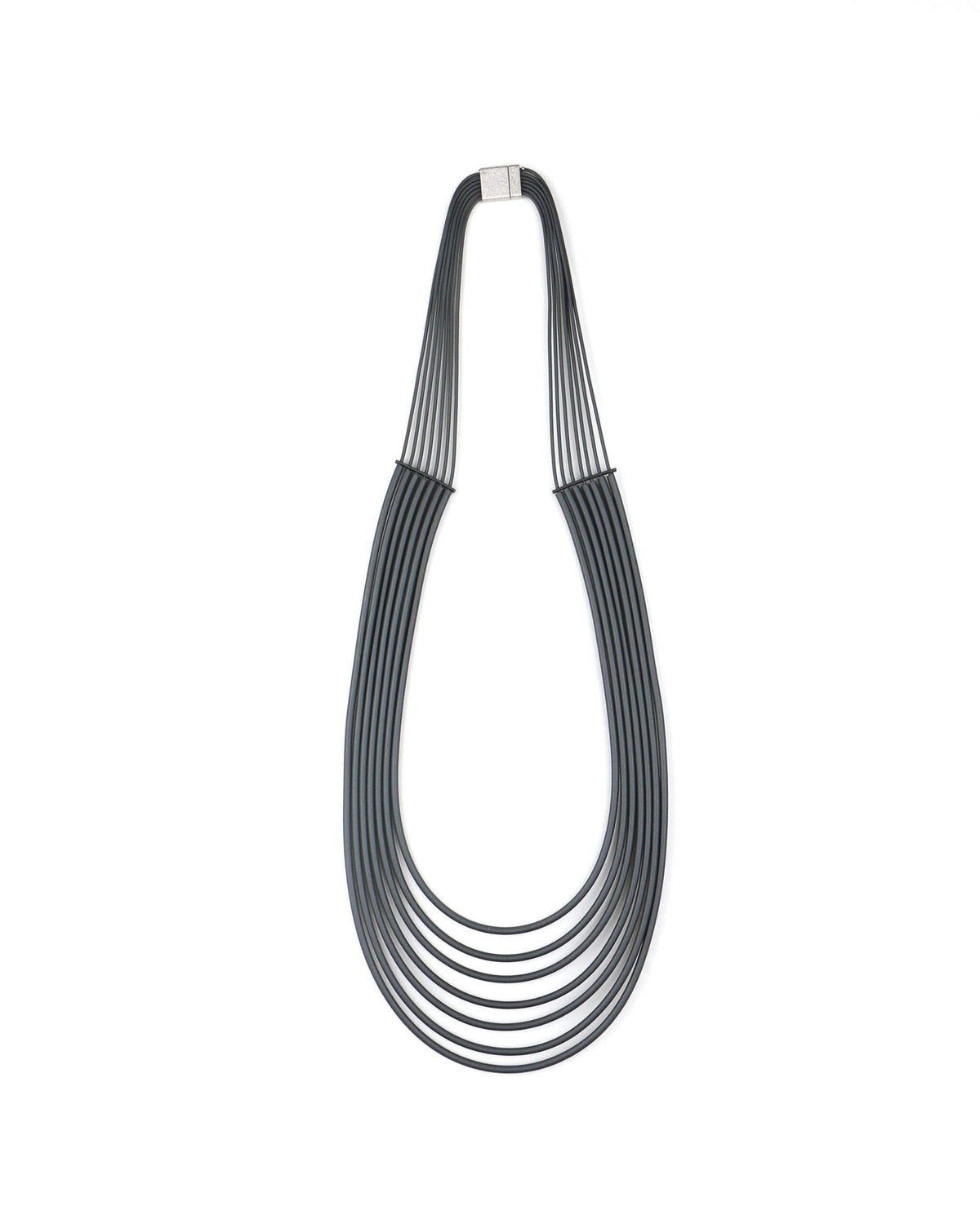 Donna con la Collana Afrika Round Long