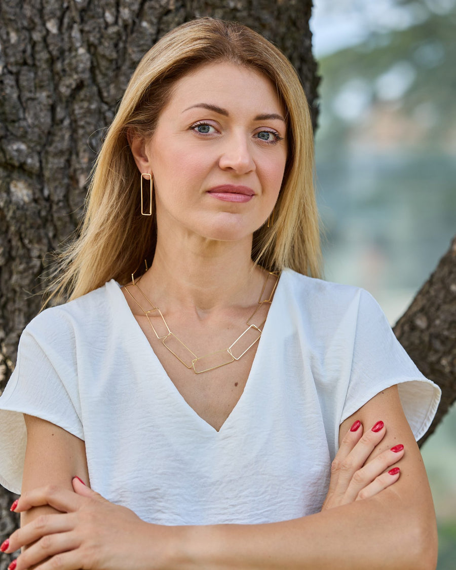 Collana Aria Corta Oro in argento 925, indossata