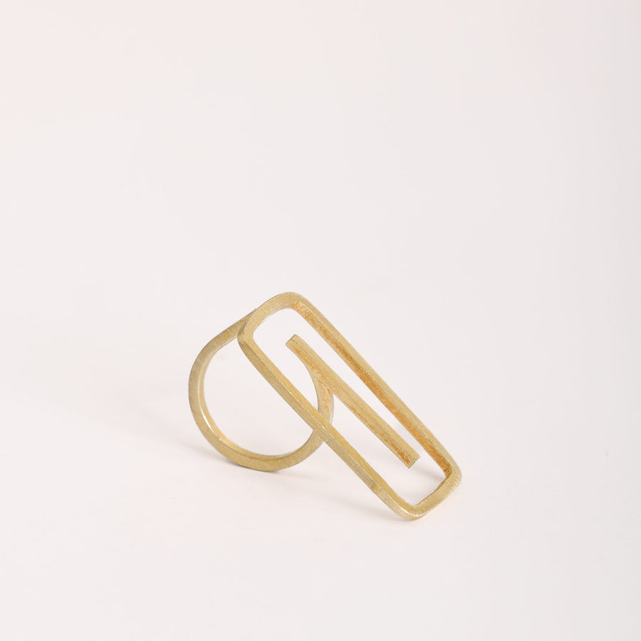 Anello Aria Oro Satinato in argento 925, su fondo bianco