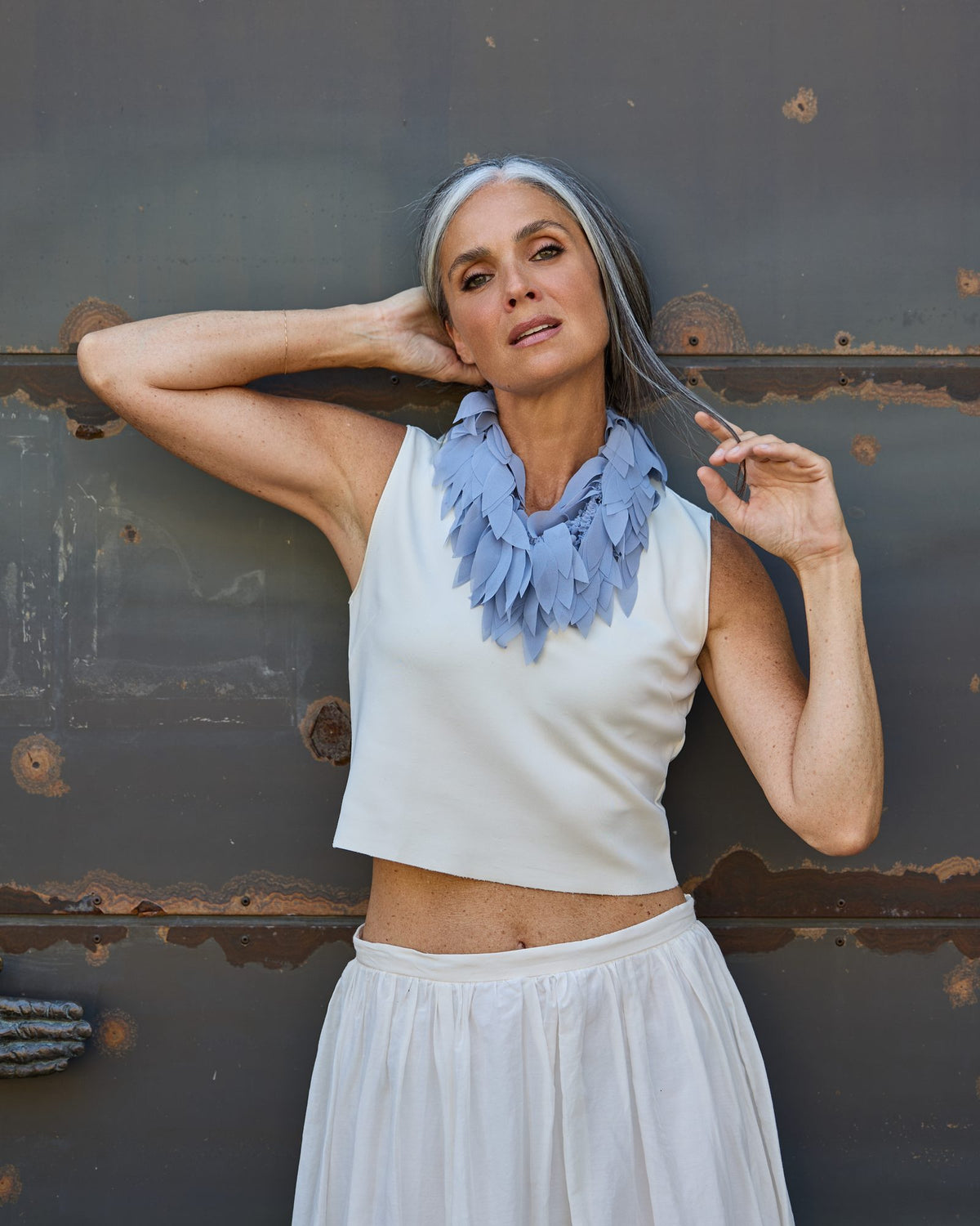 Donna con la Collana Colibrì