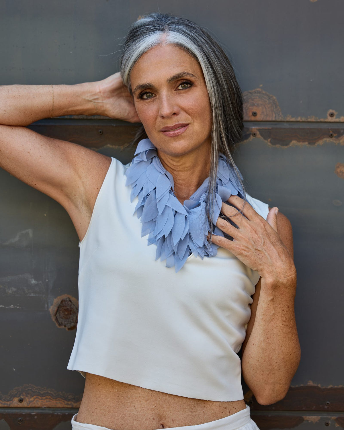 Donna con la Collana Colibrì