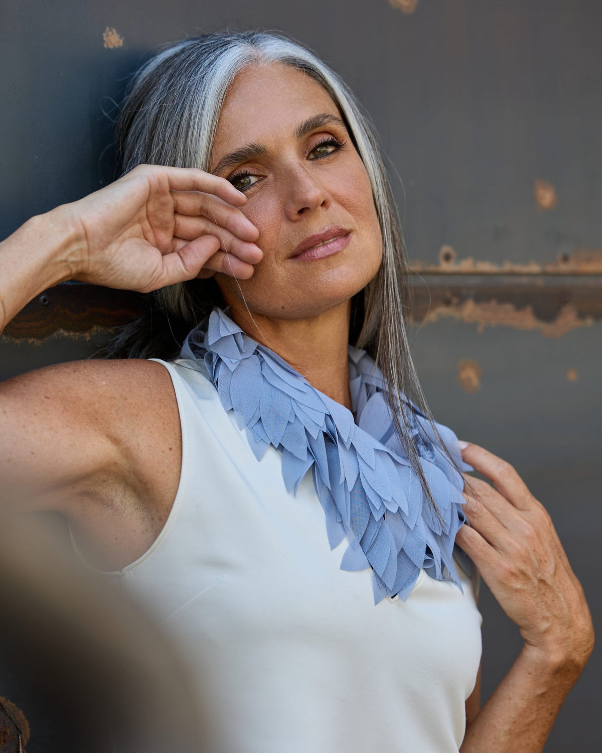Donna con la Collana Colibrì