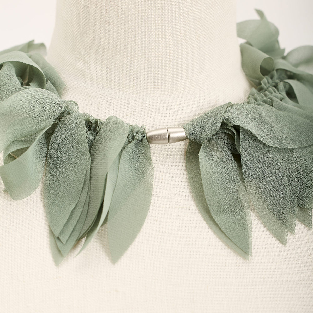 Collana Colibrì, verde salvia