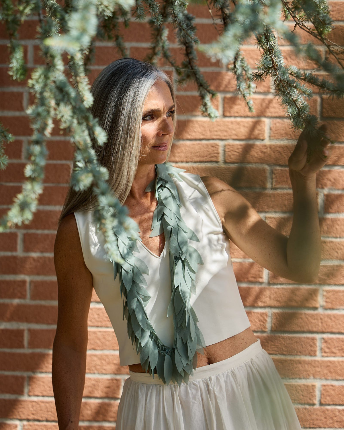 Donna con la Collana Colibrì
