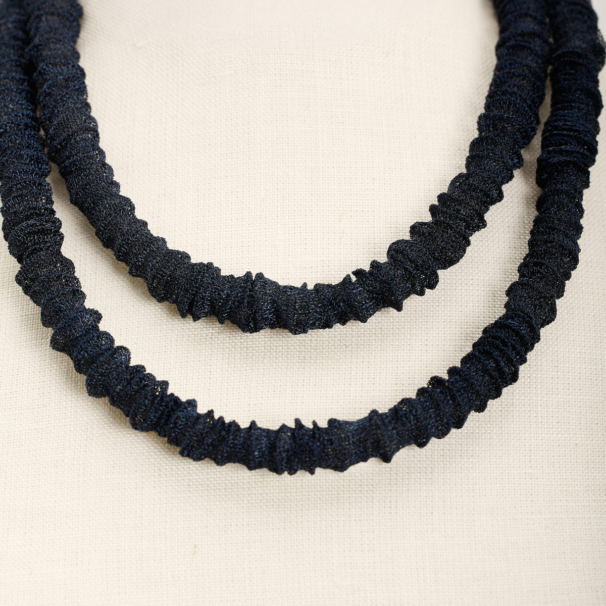 Collana Dafne, blu notte