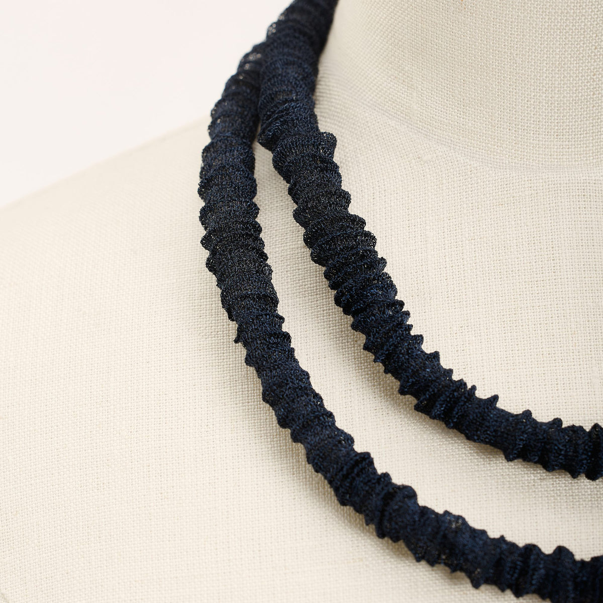 Collana Dafne, blu notte