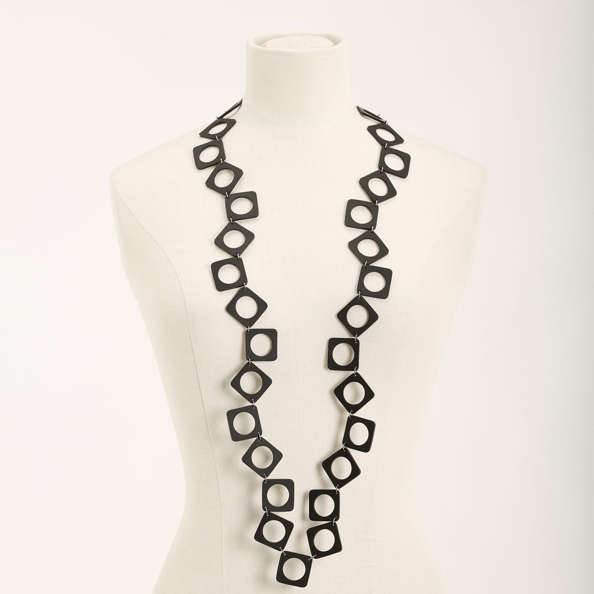 Collana Dama, nero