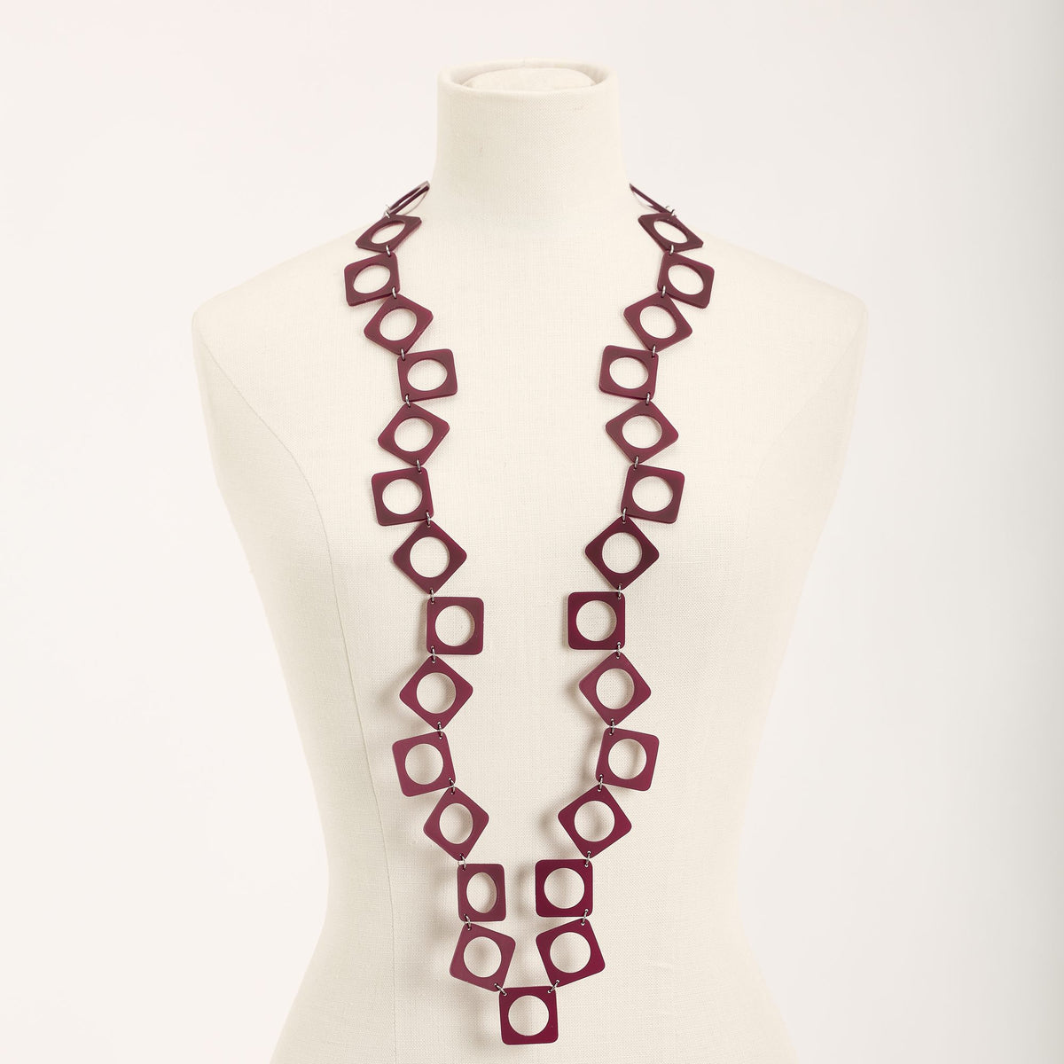 Collana Dama, vinaccia