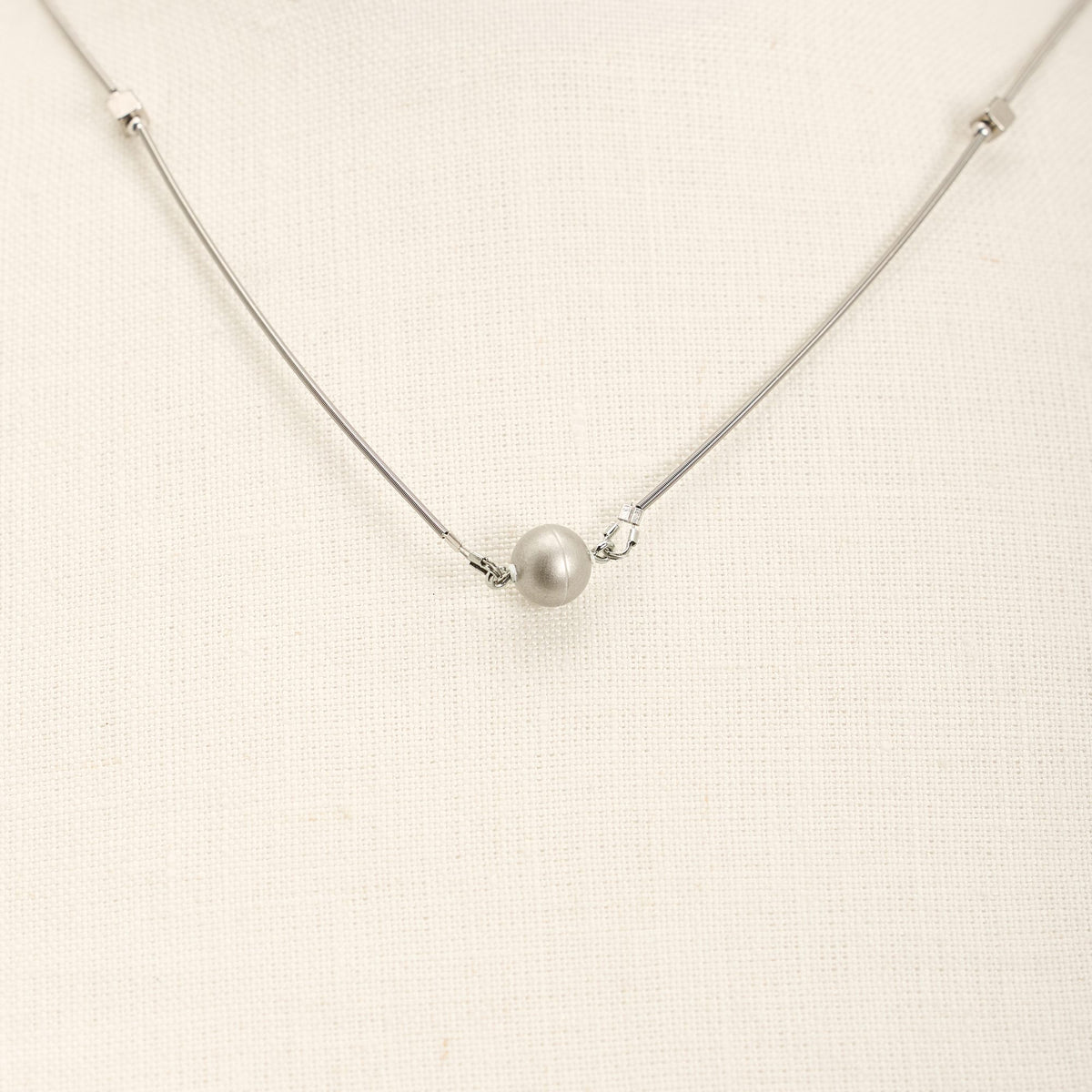 Collana Dea, acciaio