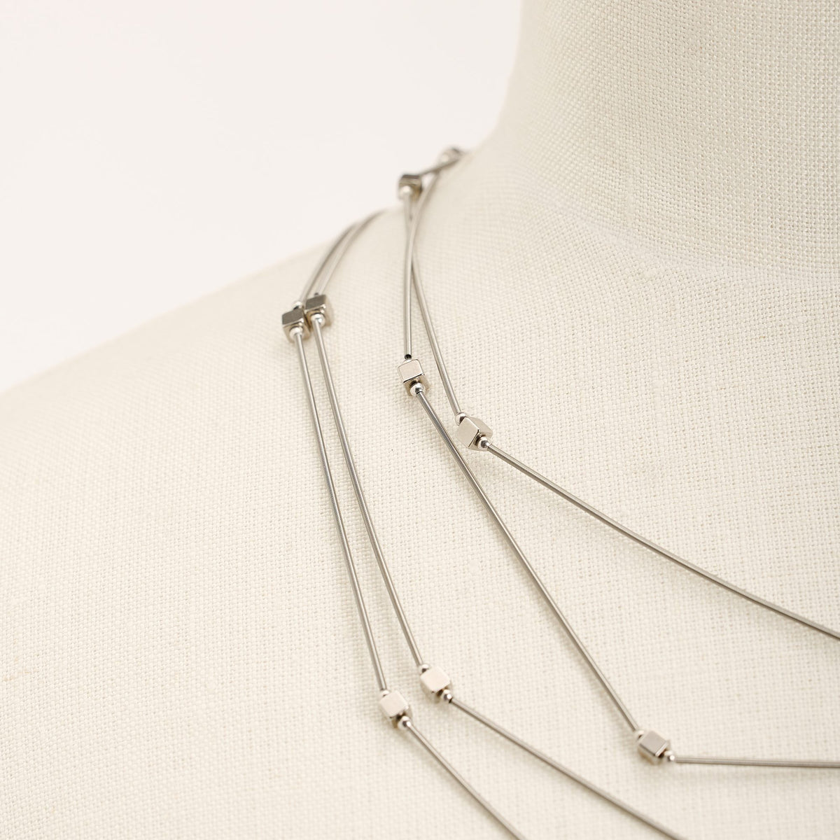 Collana Dea, acciaio