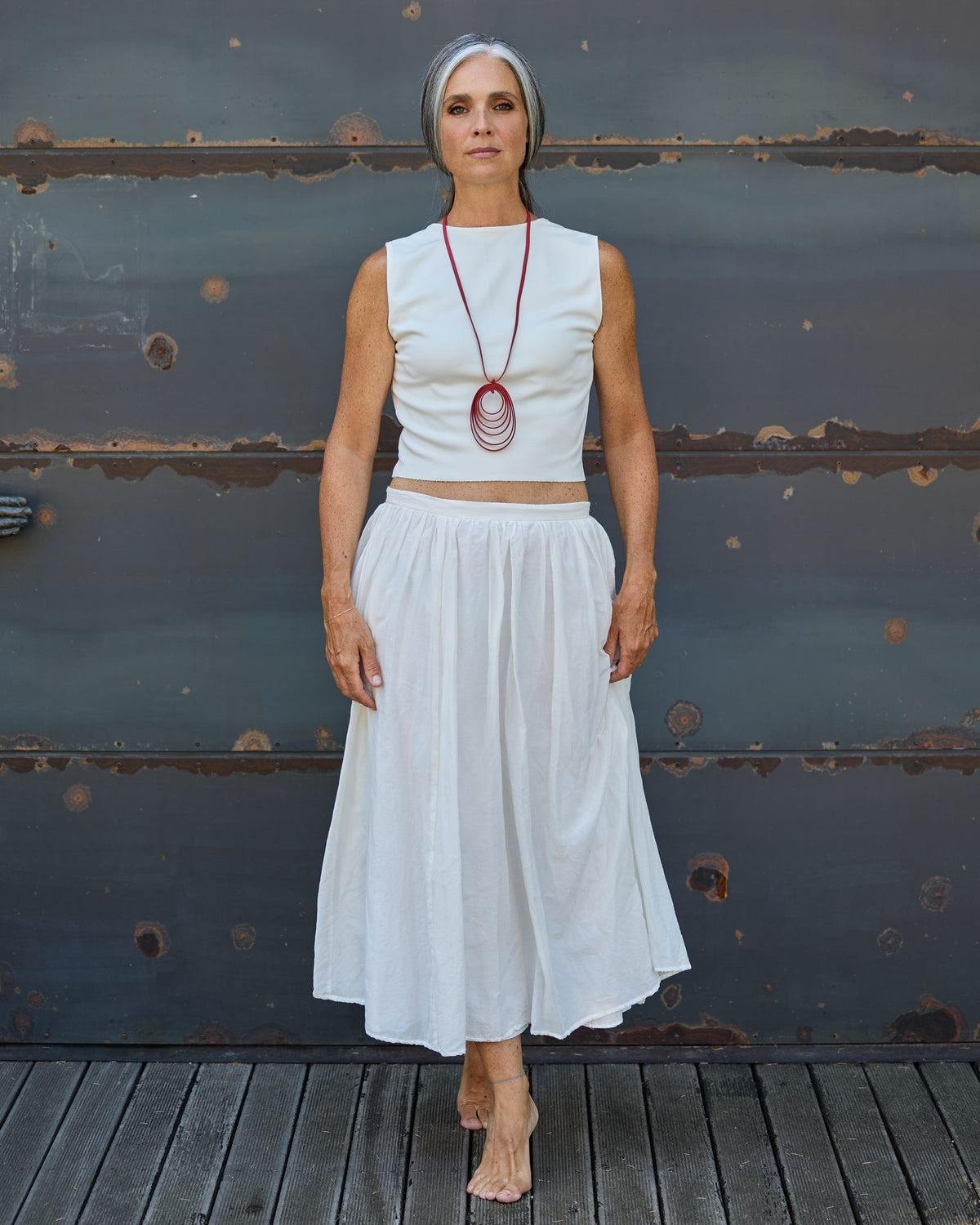 Donna con la Collana Disco Music