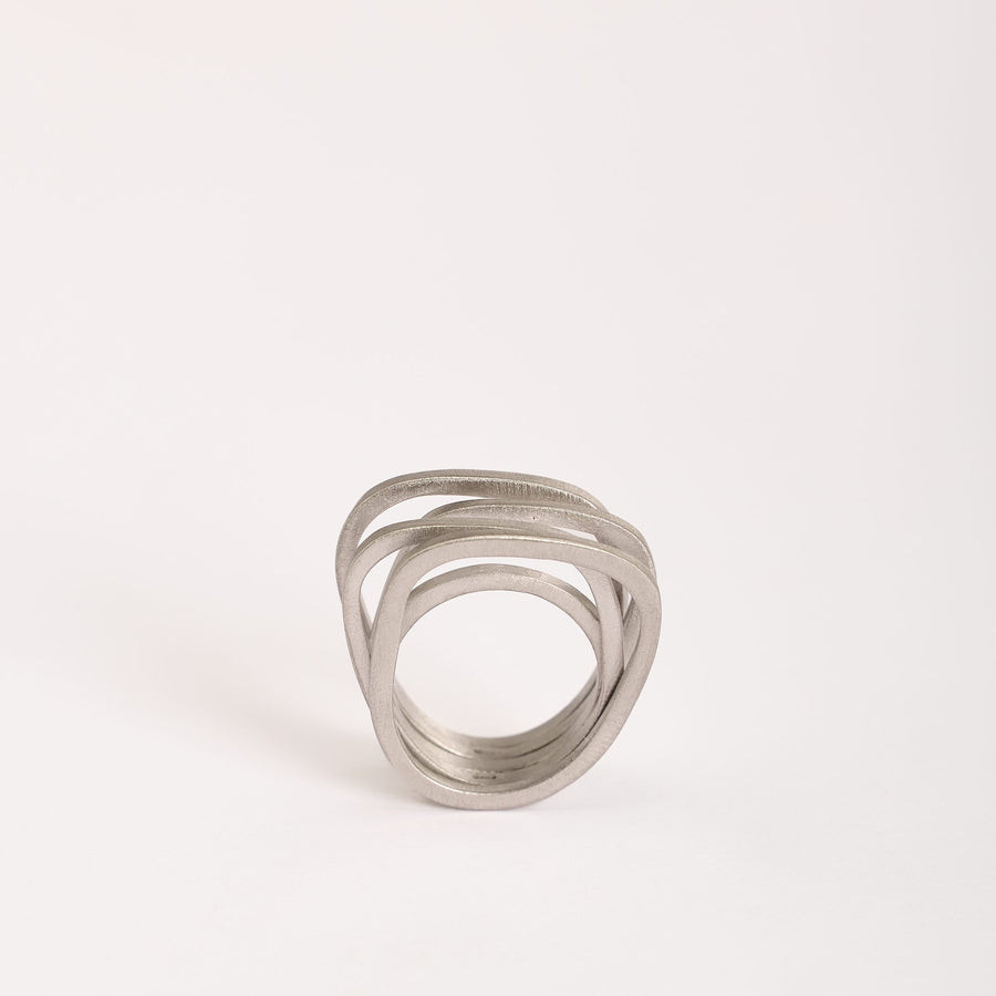 Anello Dubai Uno Rodio in argento 925 satinato, su fondo bianco