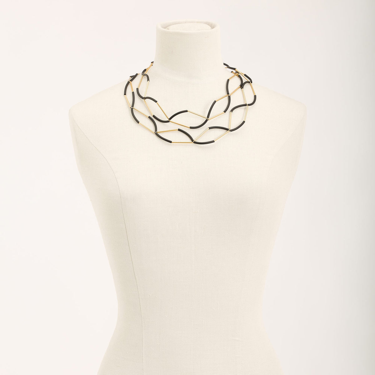 Collana Due a Due Oro, nero