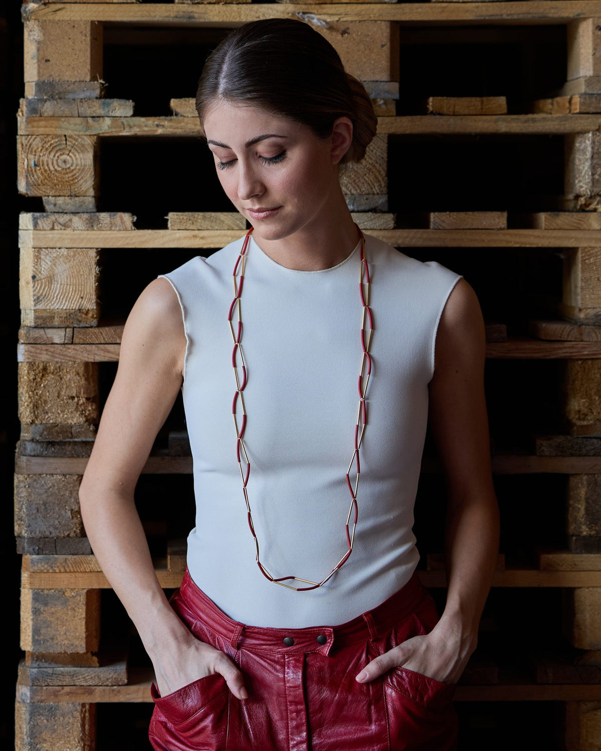Donna con la Collana Due a Due Oro