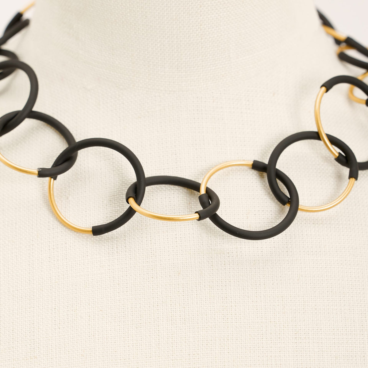 Collana Eclissi Corta Oro, nero