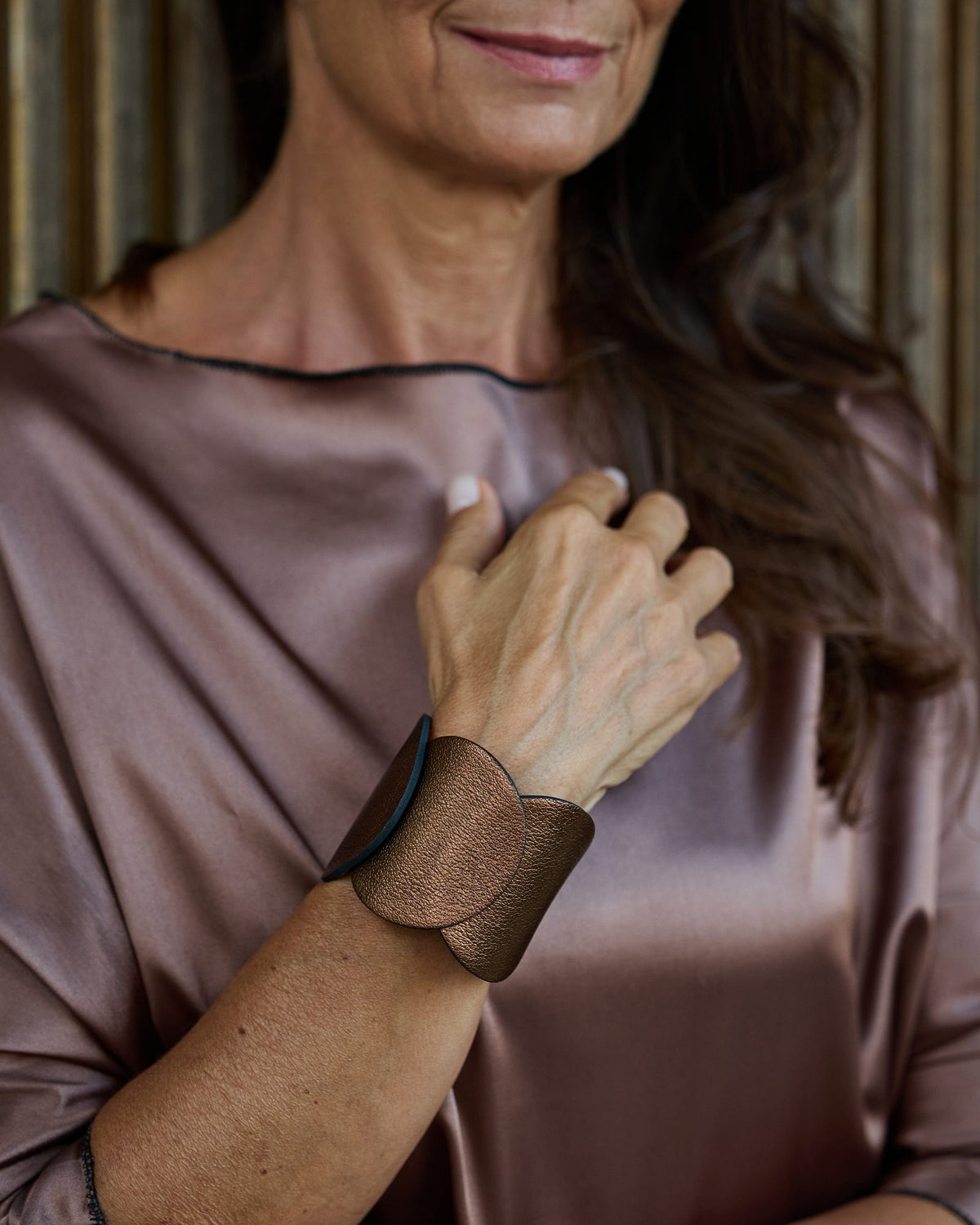 Donna con il Bracciale Fiore