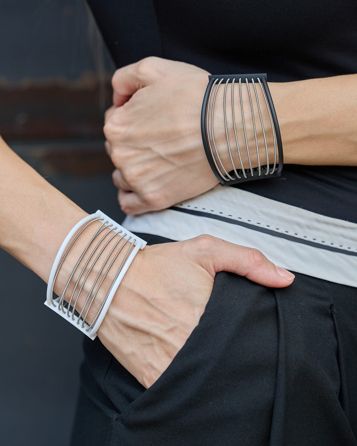 Woman wearing Flow Bracelet
