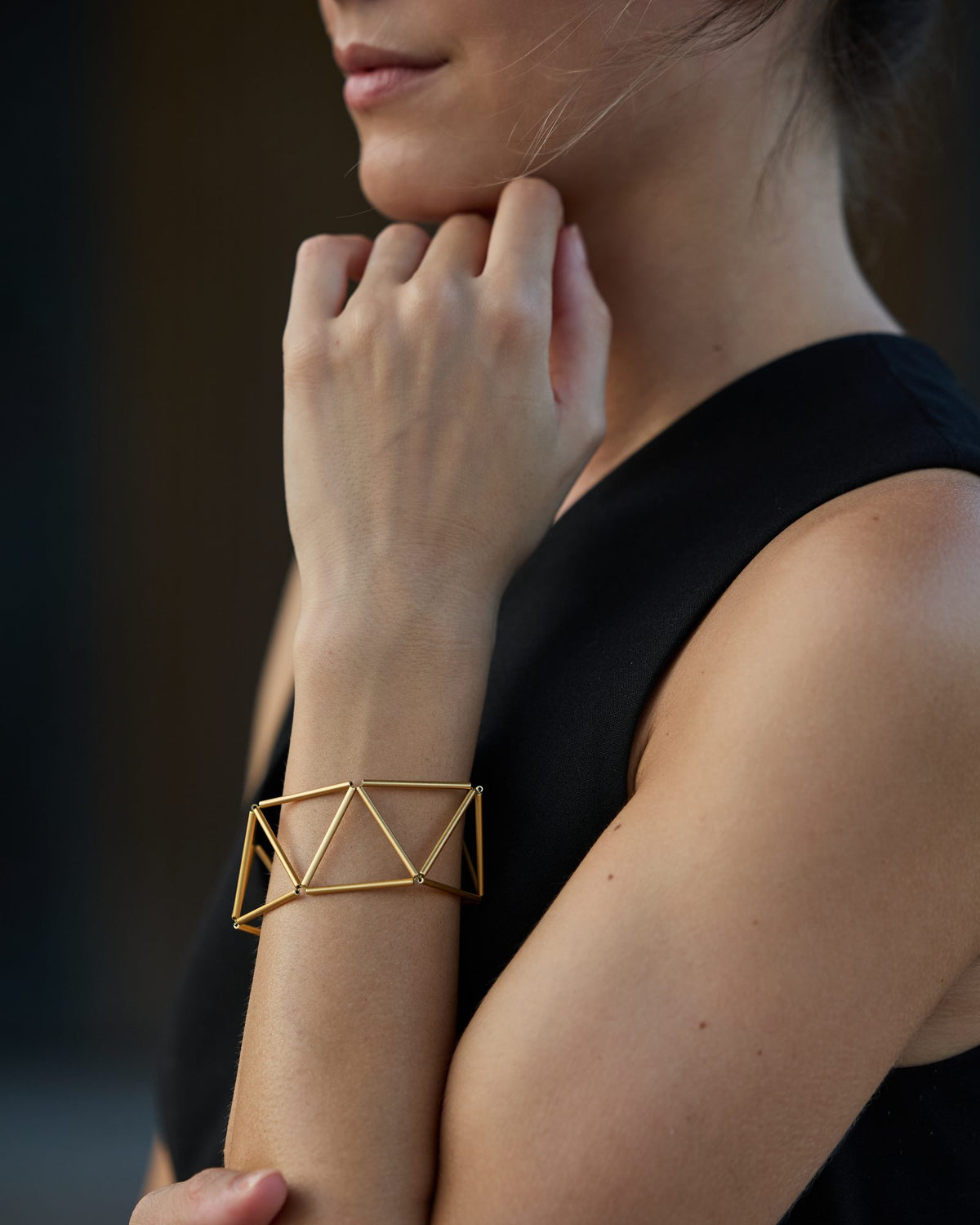 Bracciale Greca Oro in ottone dorato, indossato