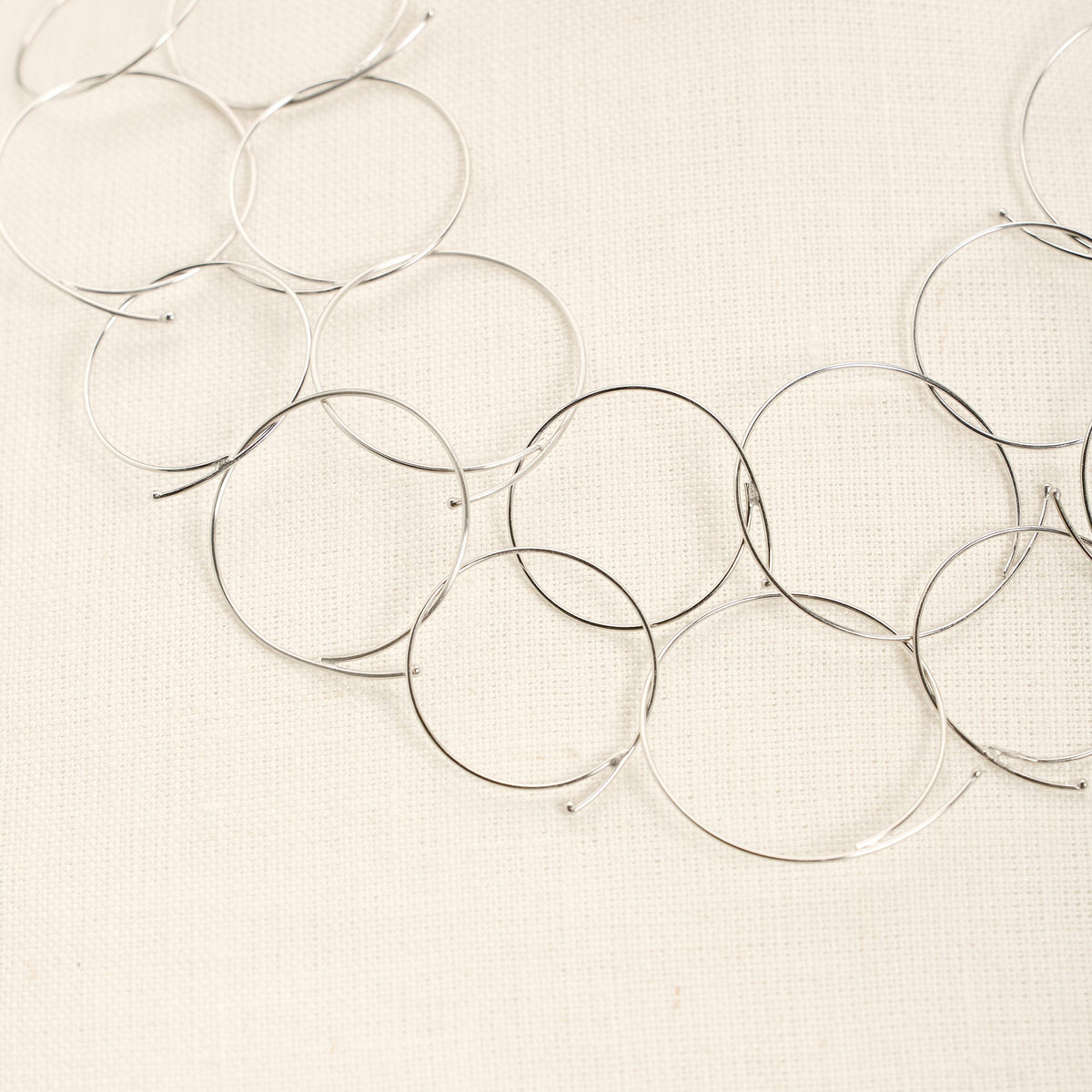 Collana Junction Rodio in argento 925, su fondo chiaro