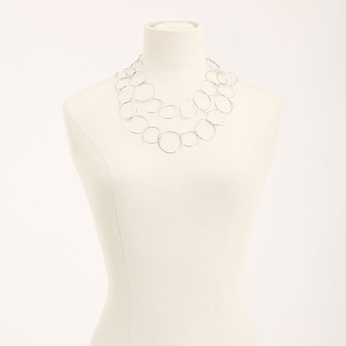 Collana Junction Rodio in argento 925, su fondo chiaro