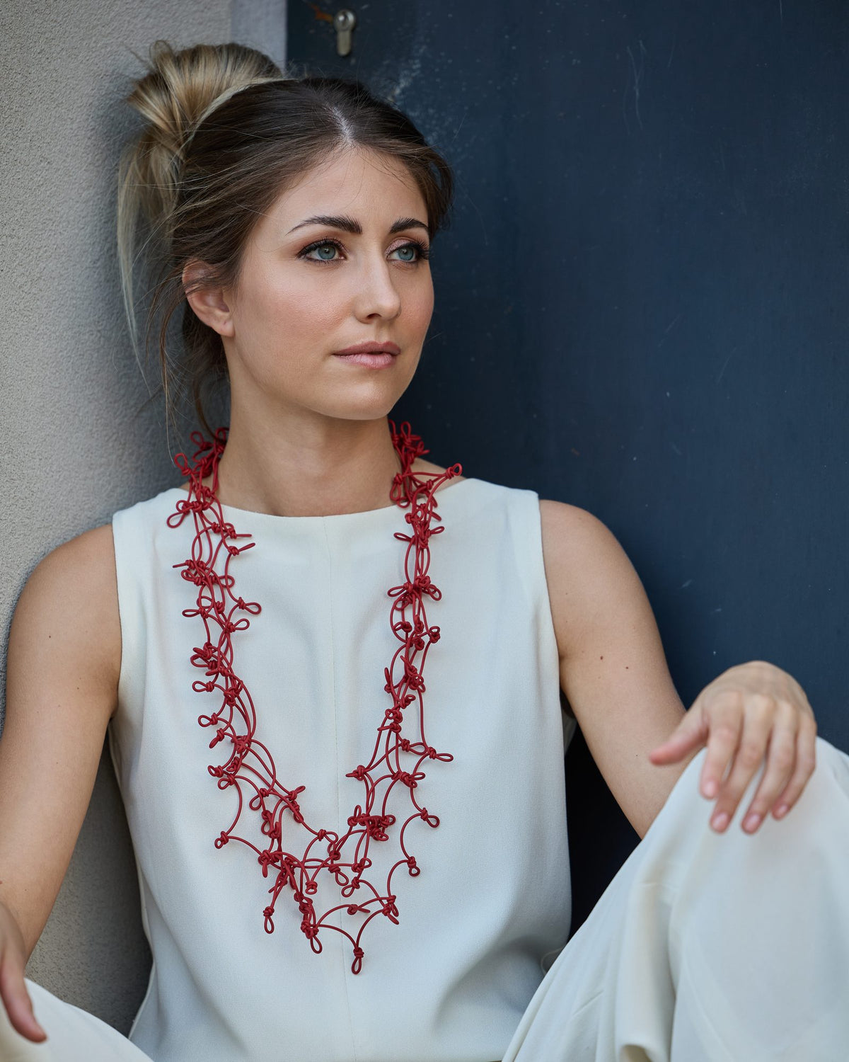 Woman wearing Knots Long Necklace