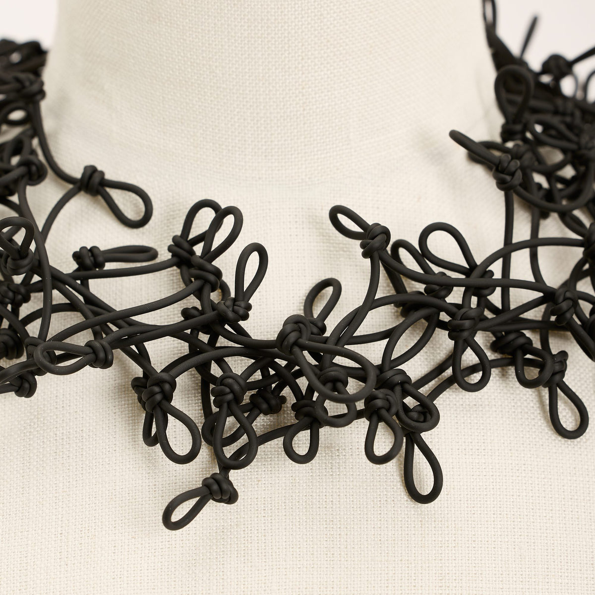 Knots Short Necklace, black