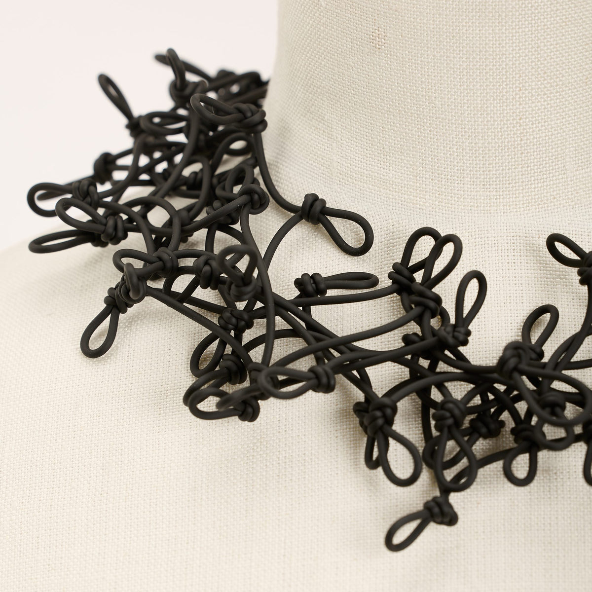 Knots Short Necklace, black