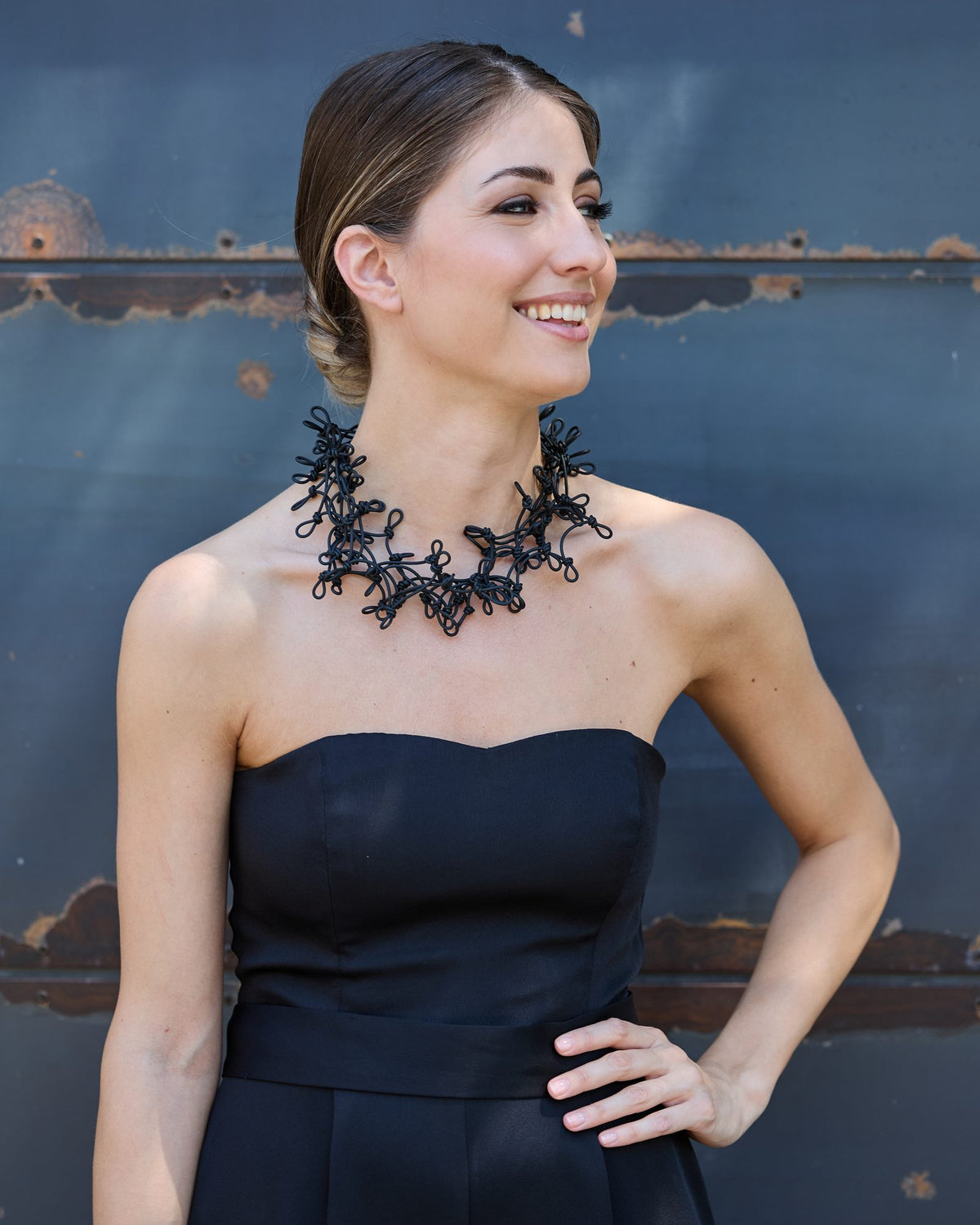 Woman wearing Knots Short Necklace