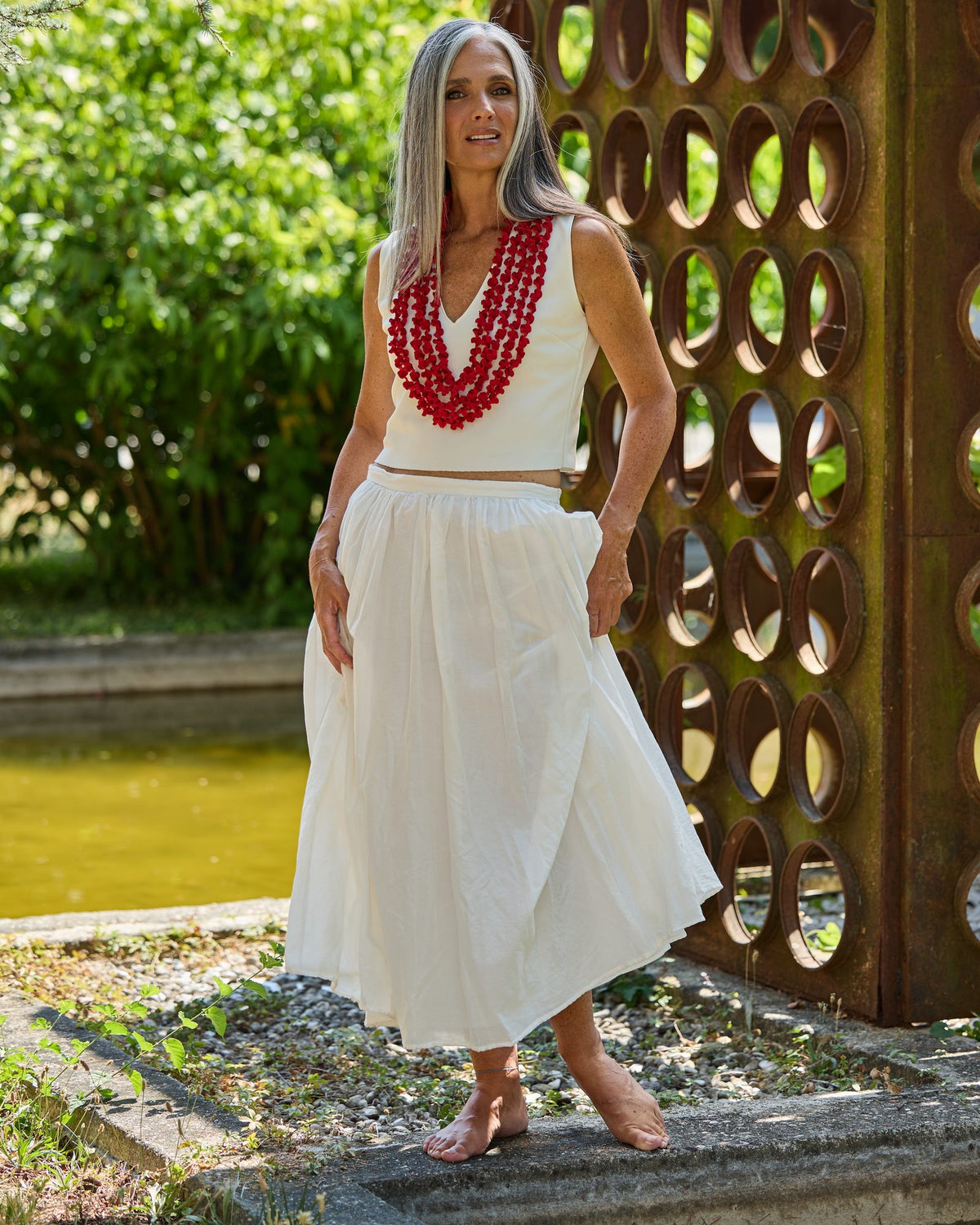 Donna con la Collana Laccio lunga