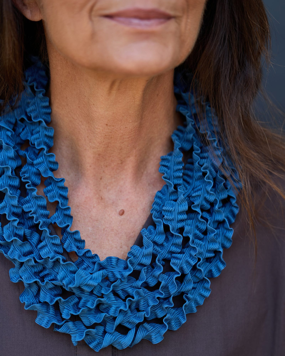Woman wearing Laccio Short Necklace