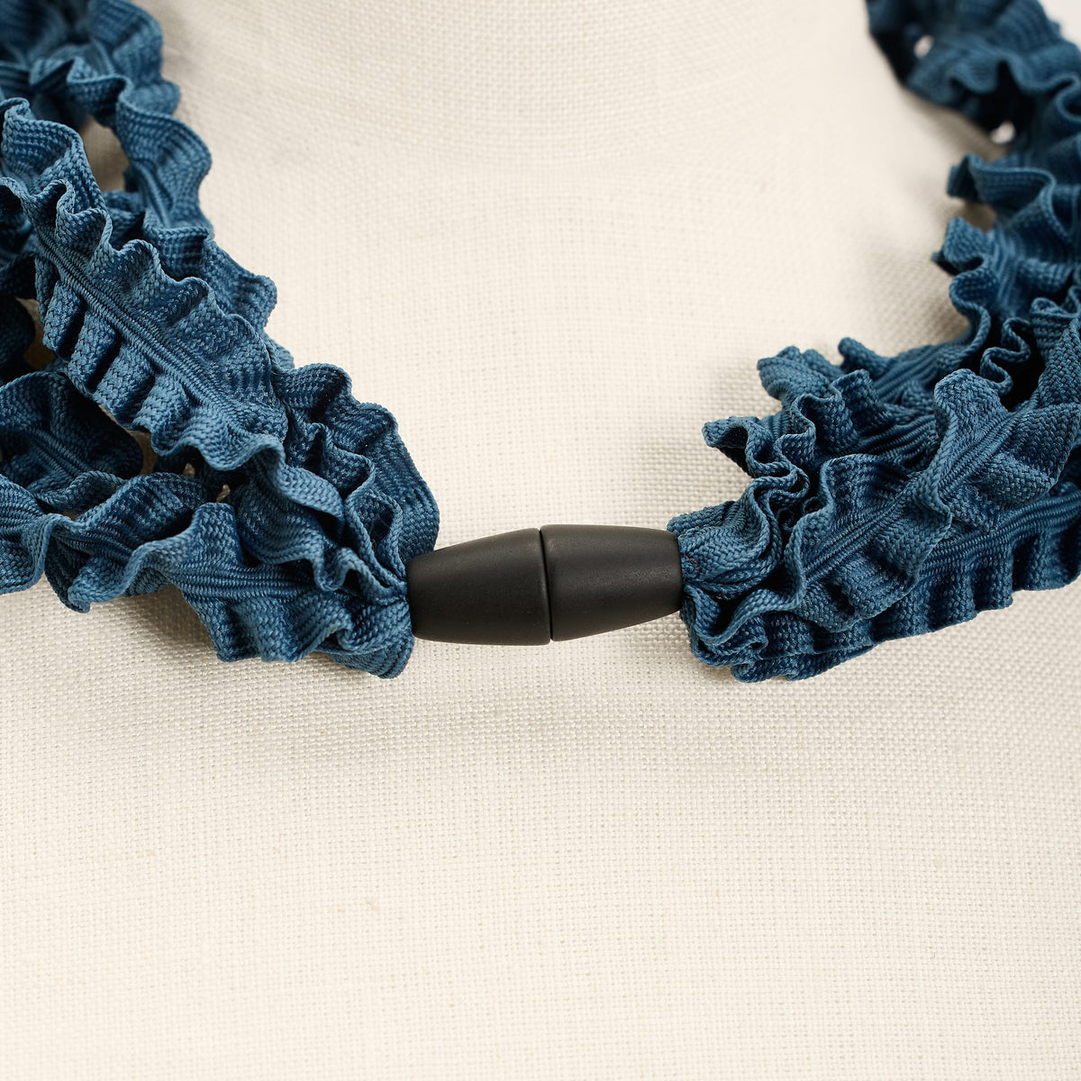 Laccio Short Necklace, blue