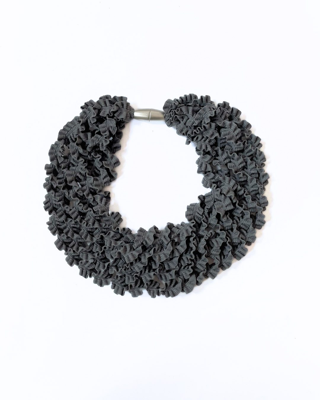 Woman wearing Laccio Short Necklace