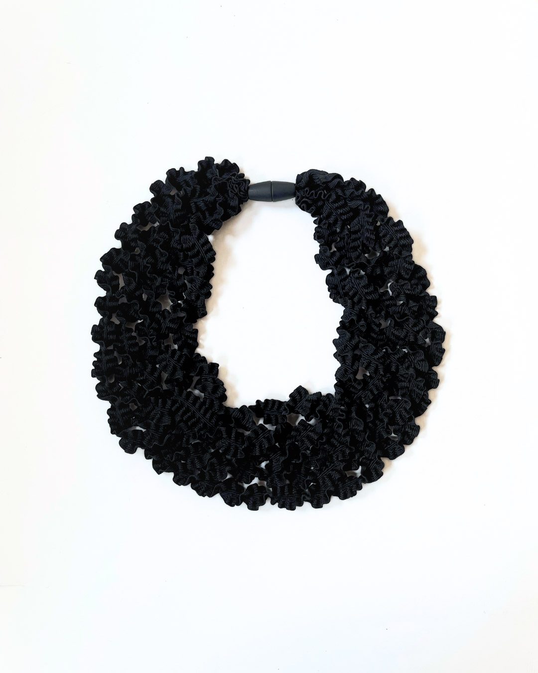 Woman wearing Laccio Short Necklace