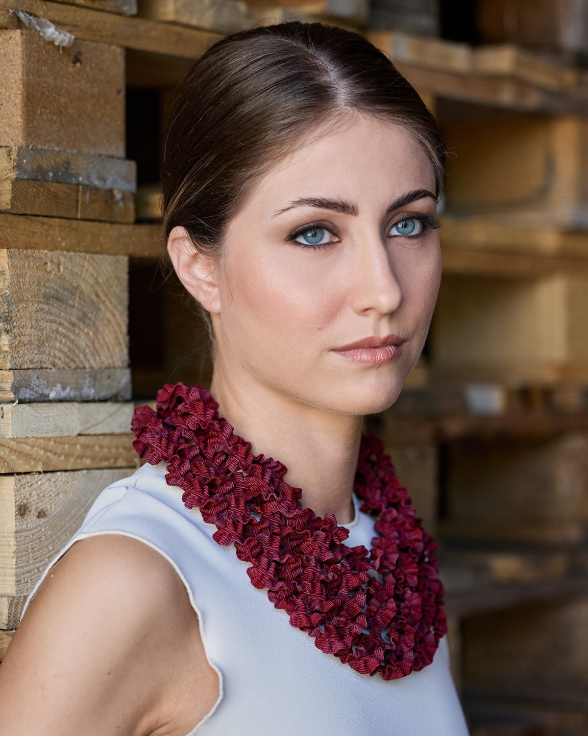 Woman wearing Laccio Short Necklace