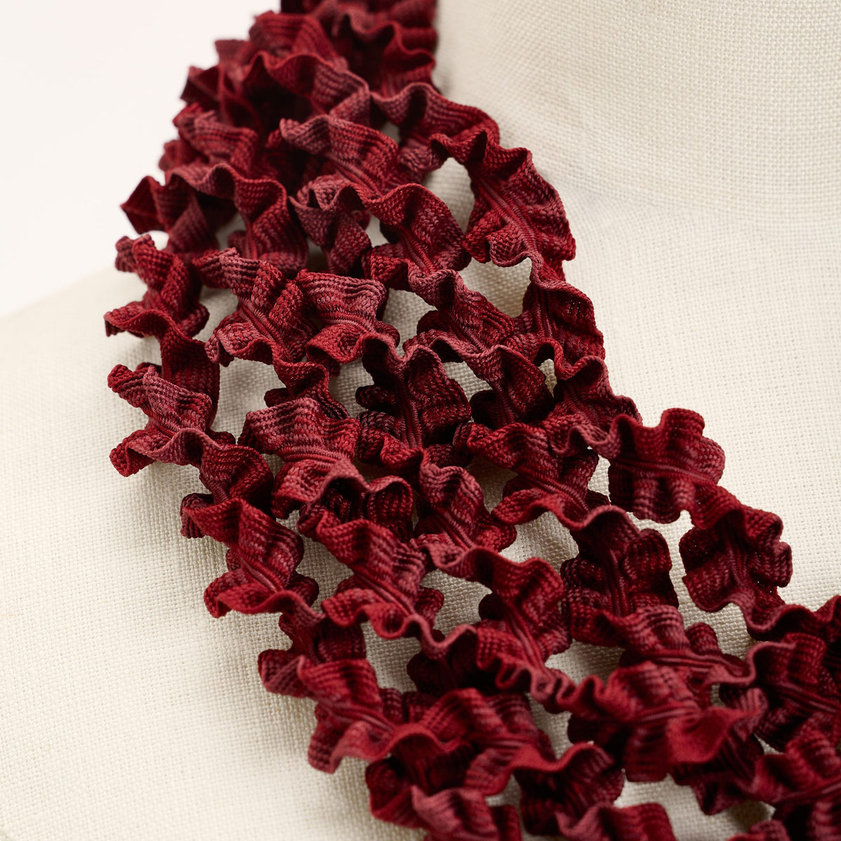Laccio Short Necklace, burgundy