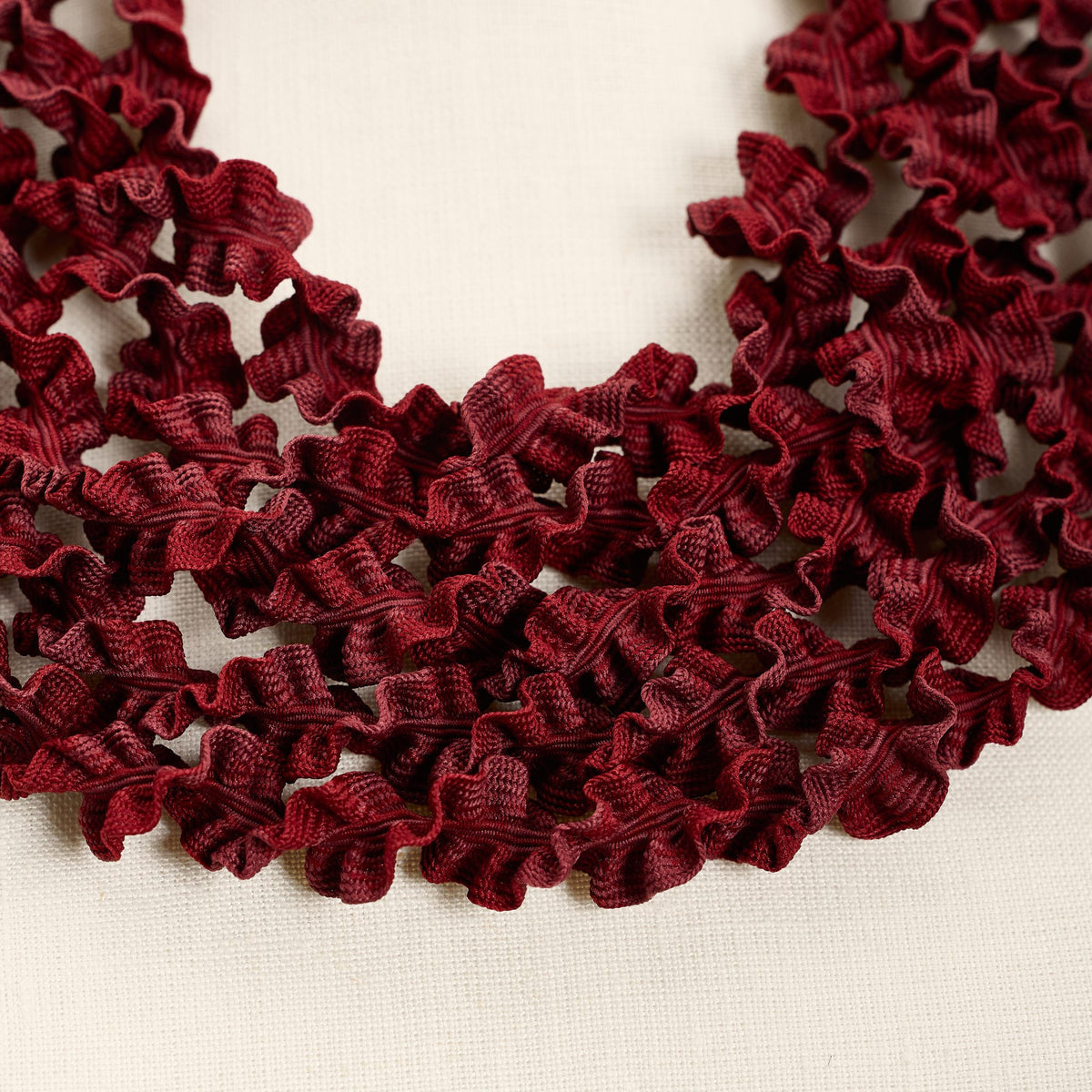 Laccio Short Necklace, burgundy
