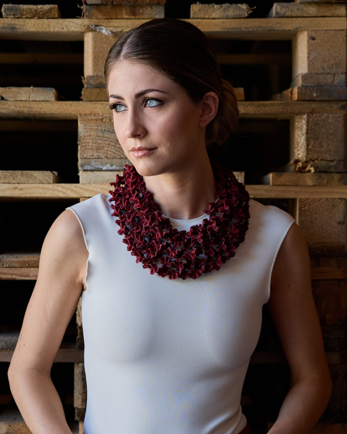 Woman wearing Laccio Short Necklace