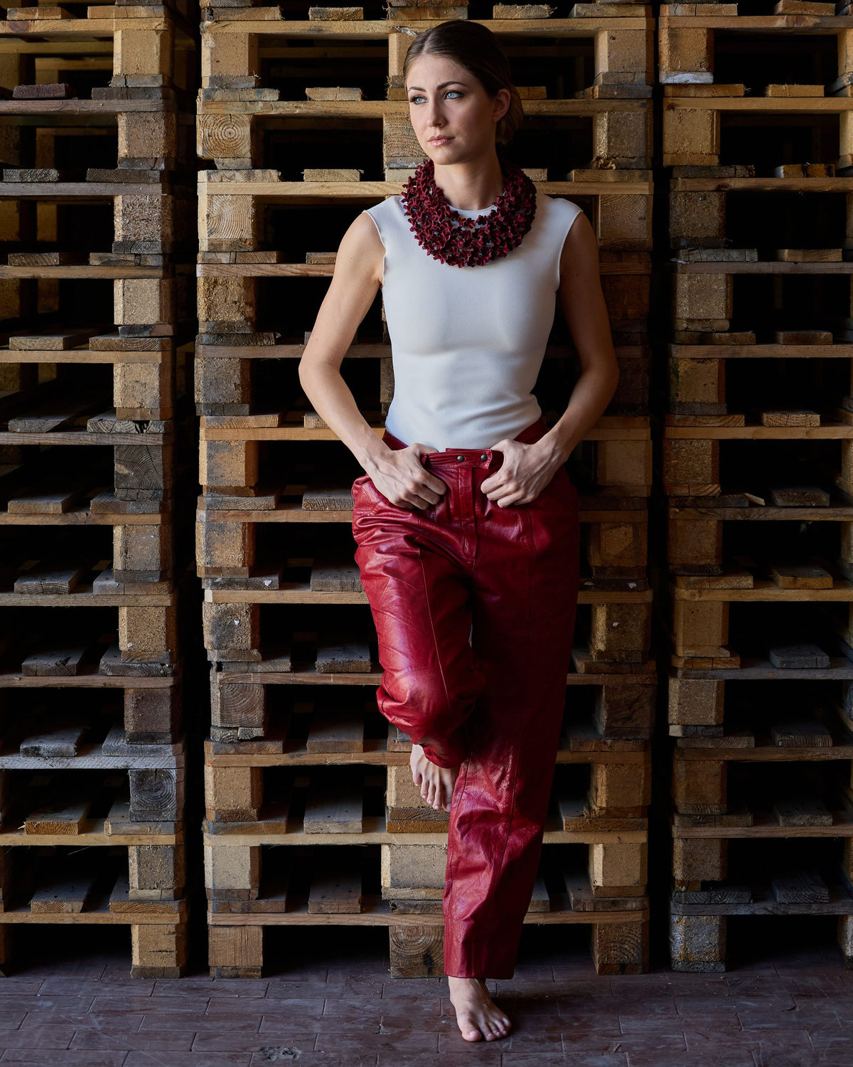 Woman wearing Laccio Short Necklace