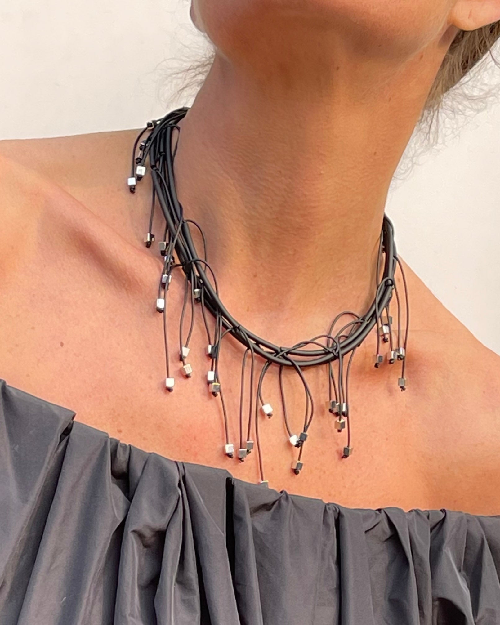Luce collana corta