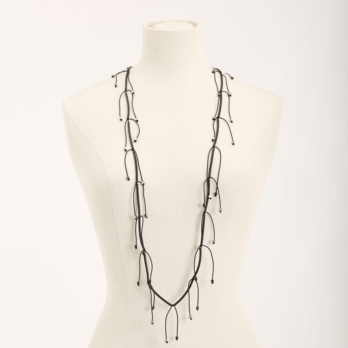 Collana Luce Lunga, nero