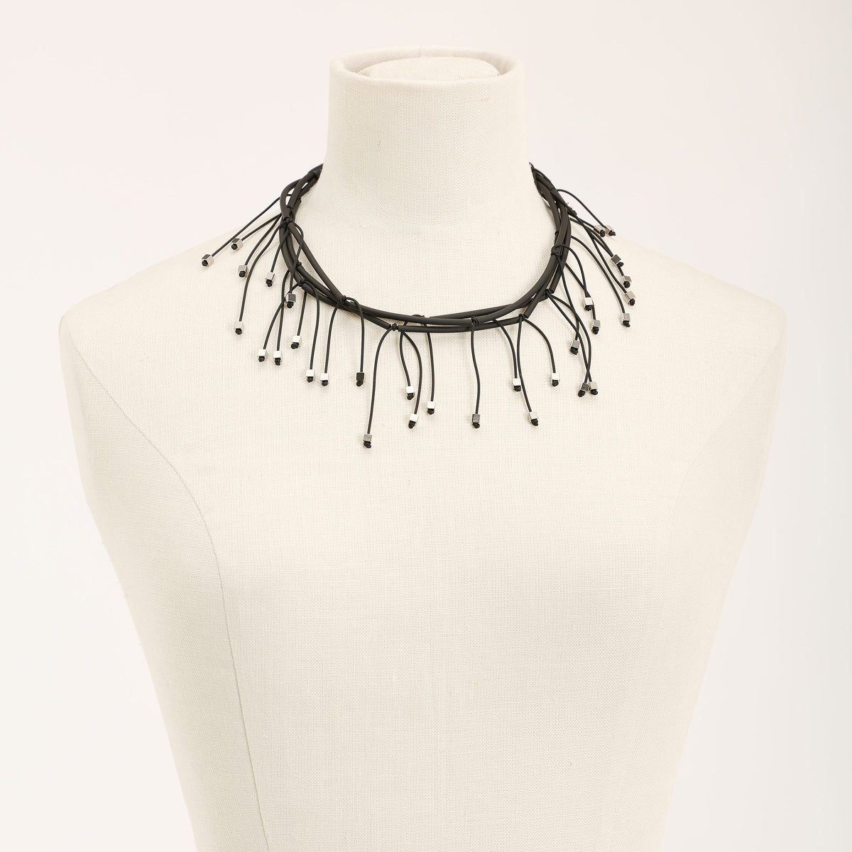Luce Short Necklace, black