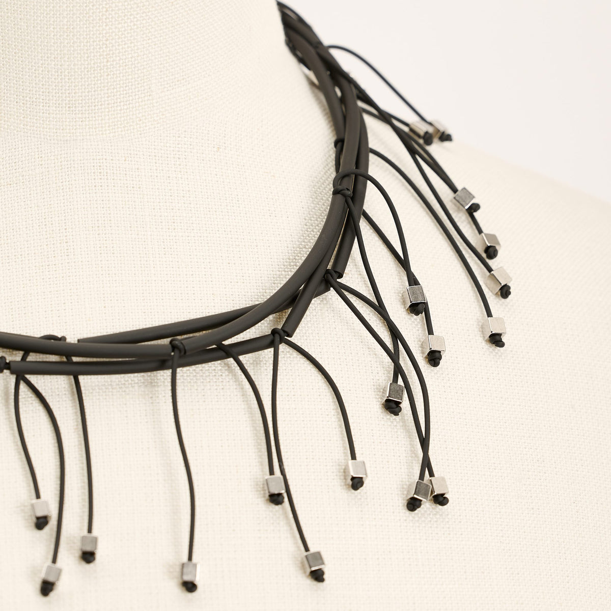 Luce Short Necklace, black